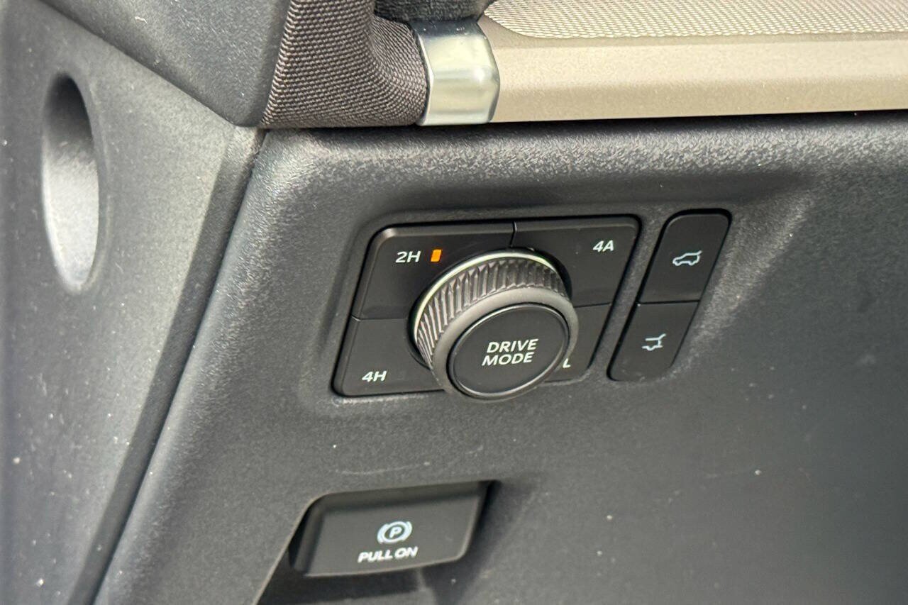 Used 2025 Ford Expedition Active AWD/4WD image 30