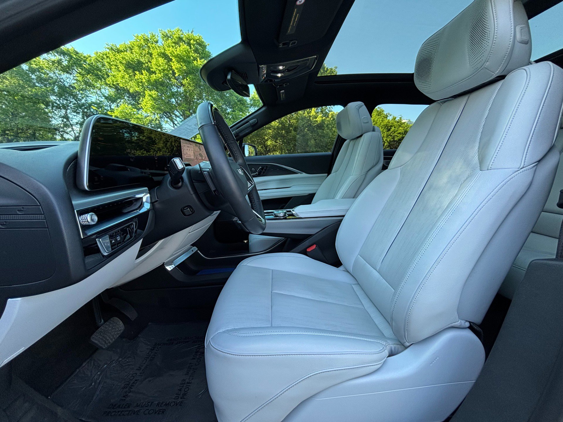Used 2024 Cadillac Lyriq Sport RWD image 9