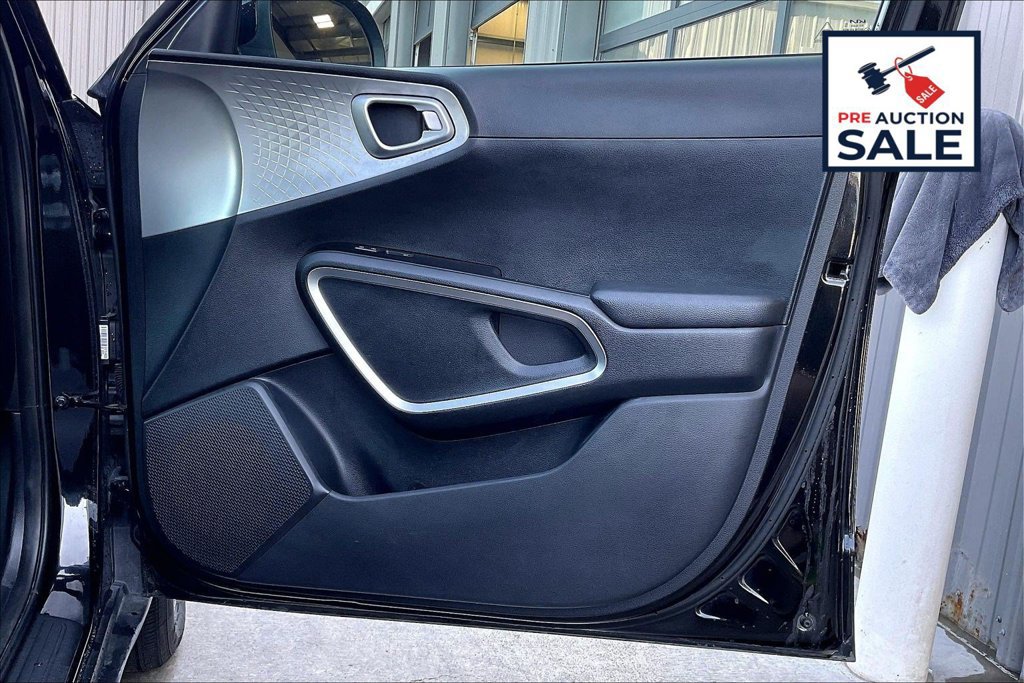Used 2025 Kia Soul LX w/ LX Technology Package FWD image 23