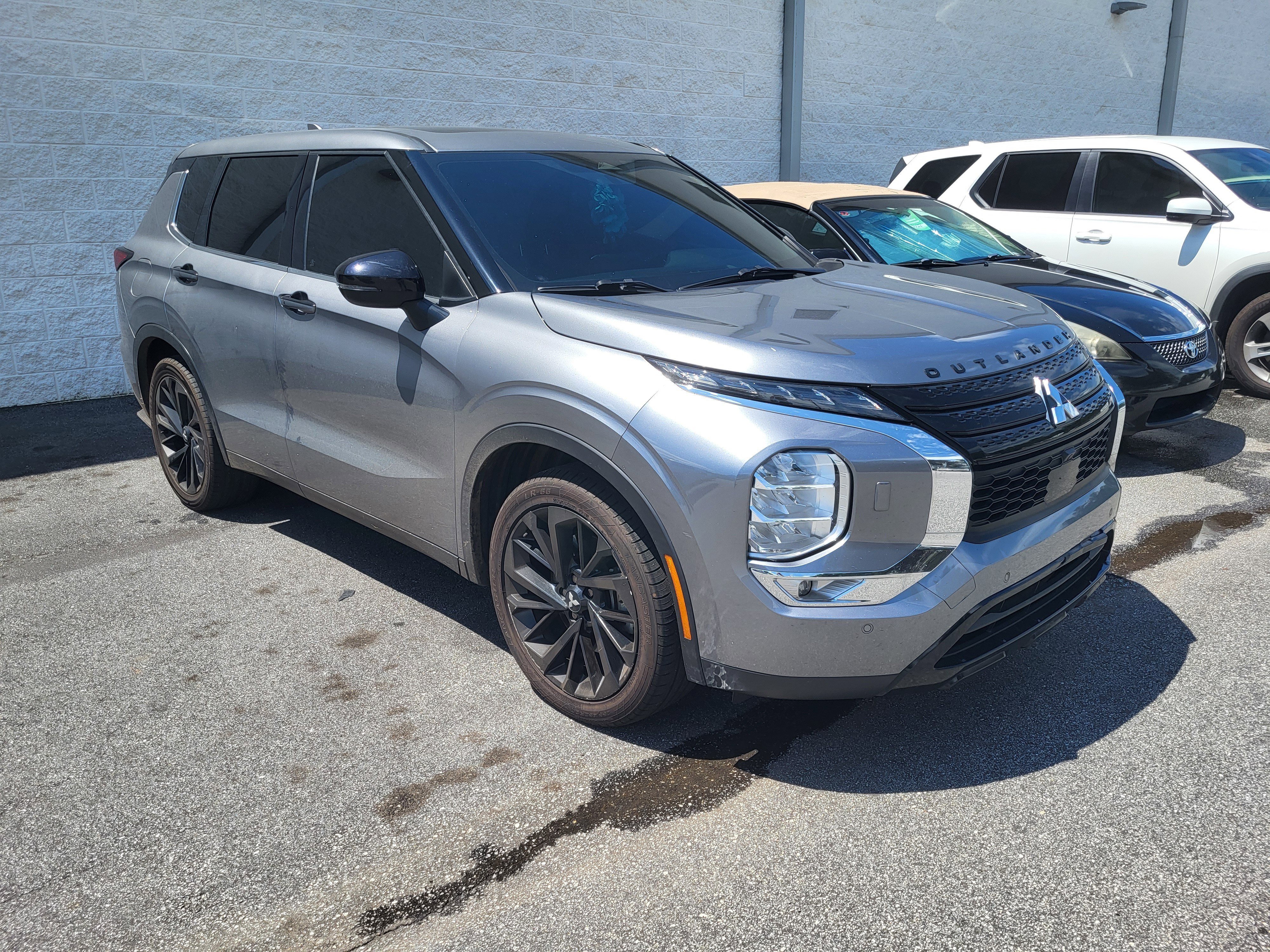 Used 2022 Mitsubishi Outlander SE AWD/4WD image 3