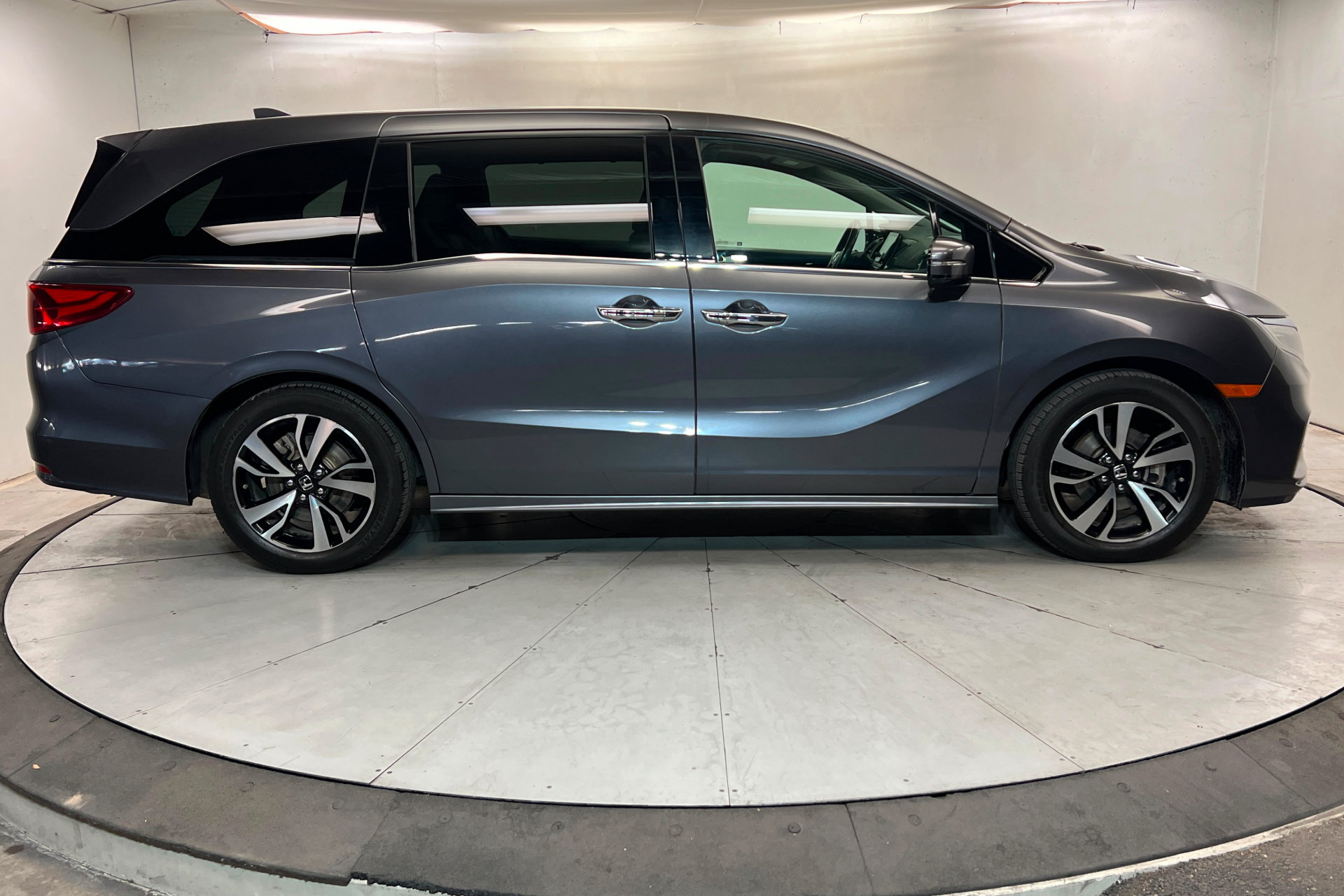 Used 2018 Honda Odyssey Elite image 7