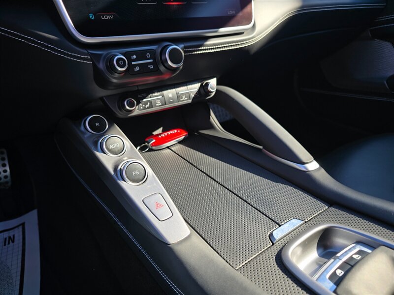 Used 2017 Ferrari GTC4Lusso AWD/4WD image 13