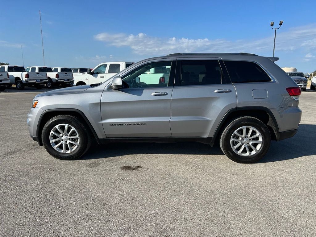 Used 2021 Jeep Grand Cherokee Laredo RWD image 2