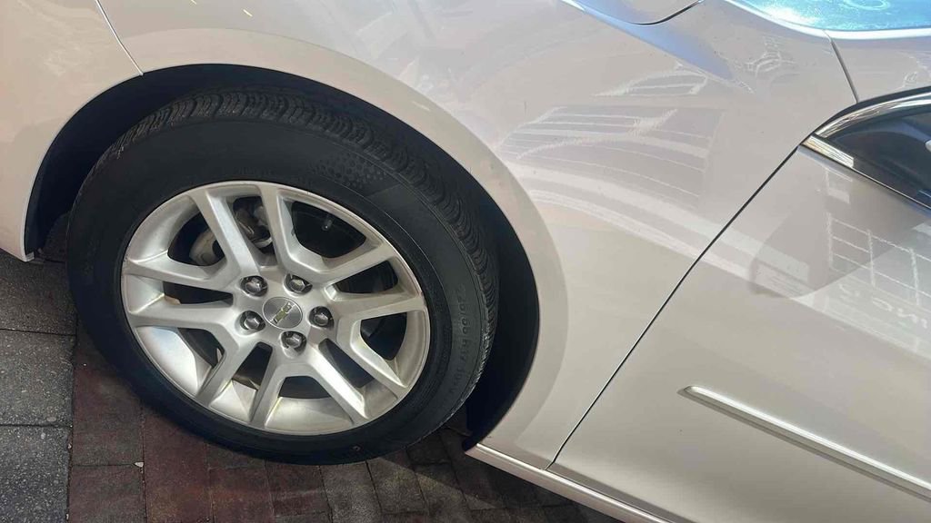 Used 2015 Chevrolet Malibu LT image 11
