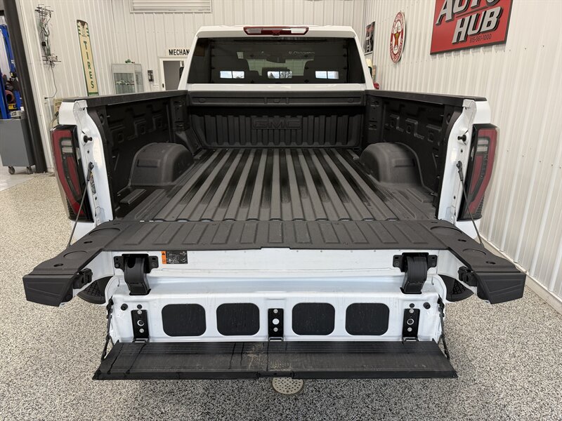 Used 2026 GMC Sierra 2500 AT4 AWD/4WD image 18