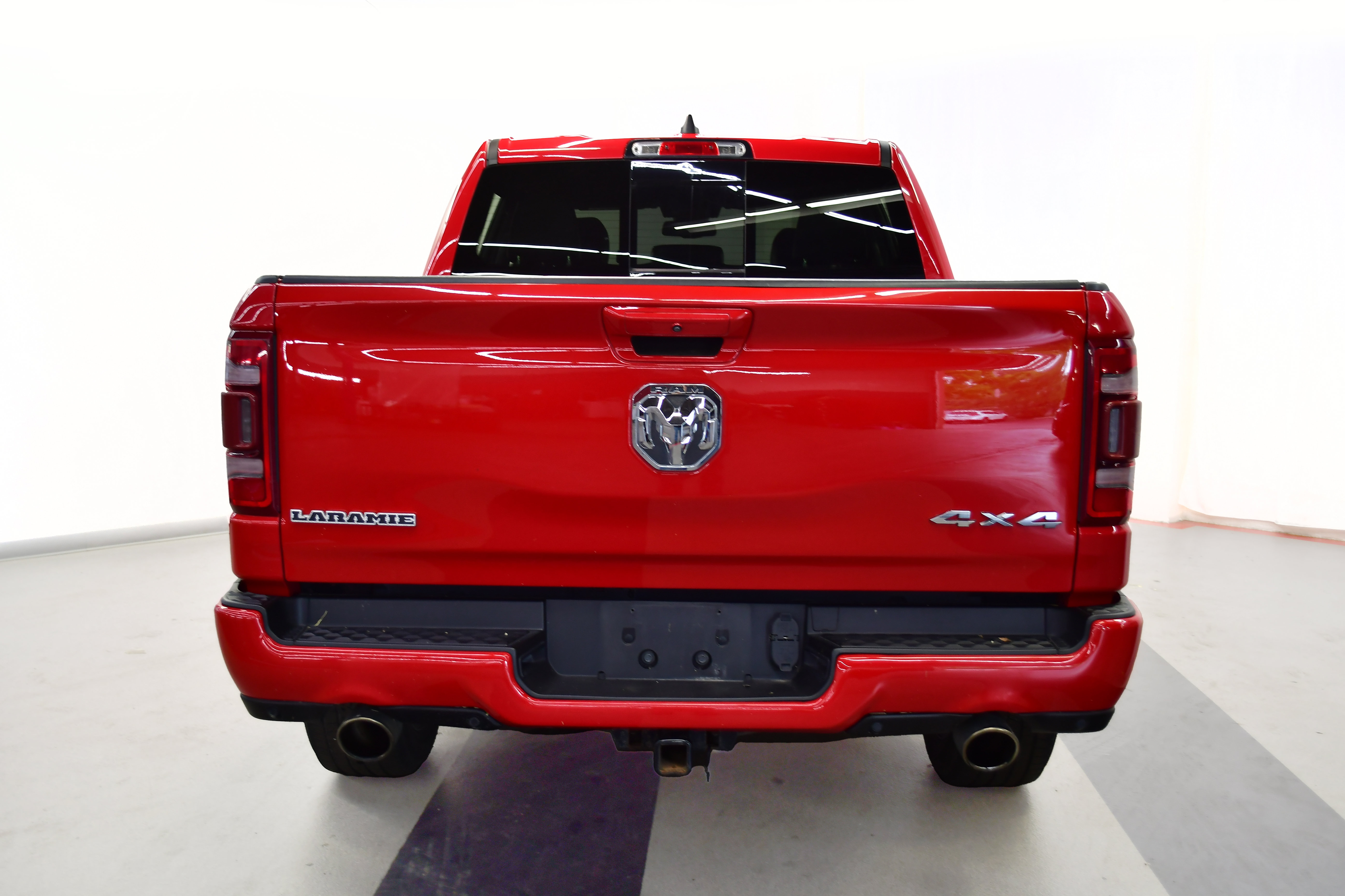 Used 2019 RAM 1500 Laramie w/ Sport Appearance Package AWD/4WD image 6