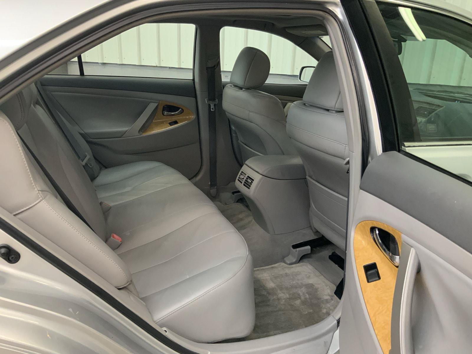 Used 2007 Toyota Camry XLE FWD image 33