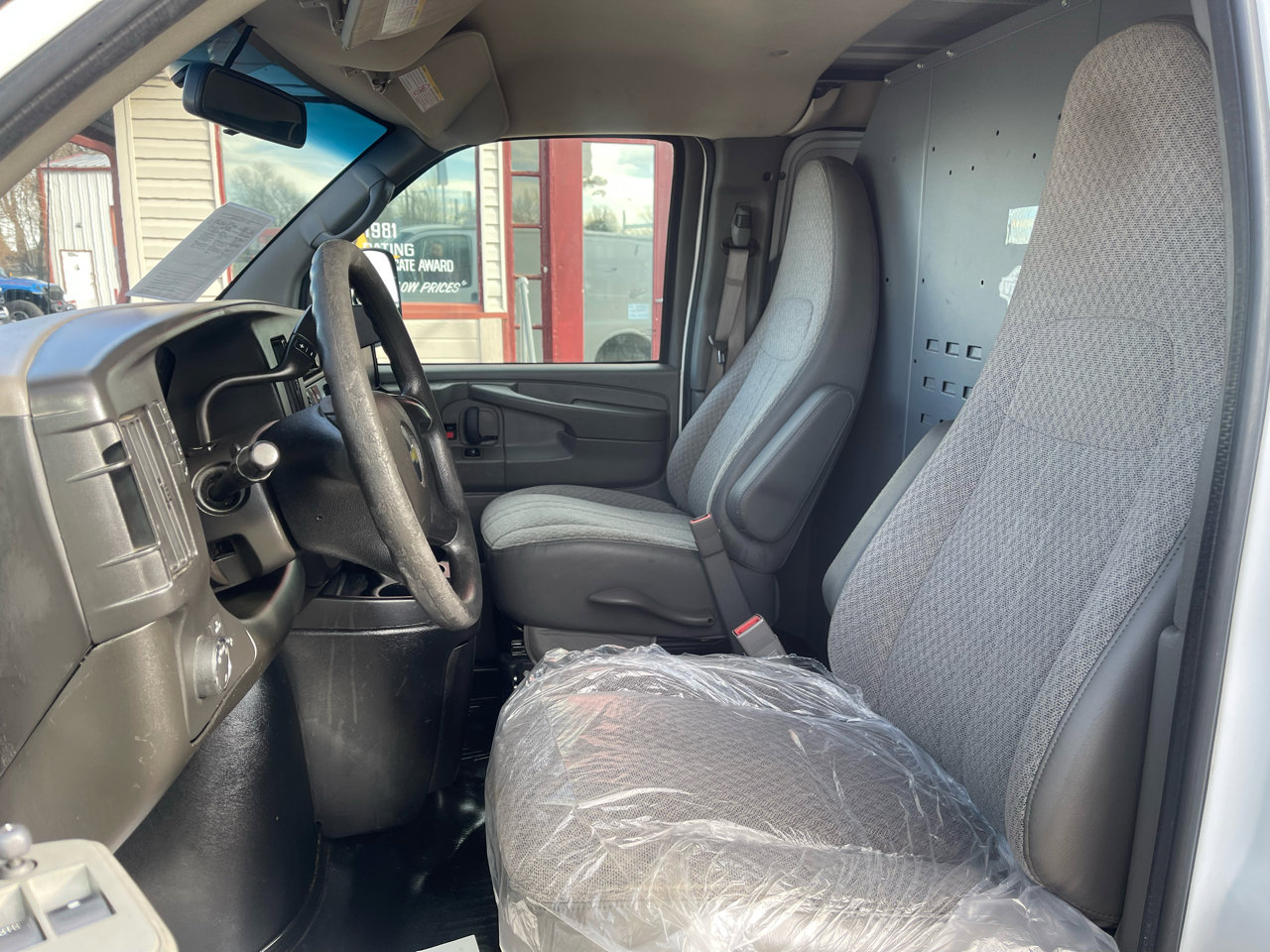 Used 2015 Chevrolet Express 2500 image 26