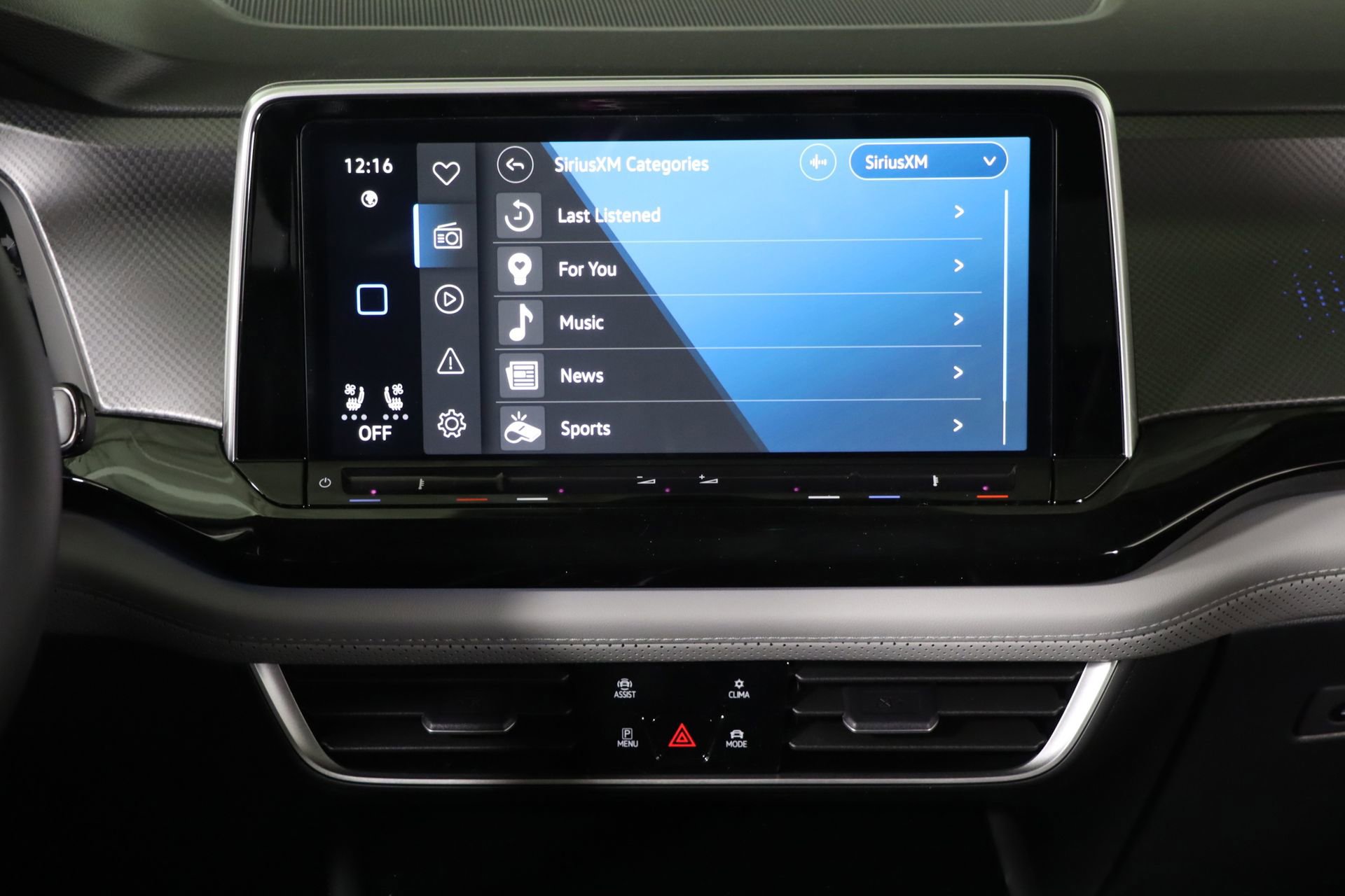 Used 2025 Volkswagen Atlas Peak Edition SE image 32