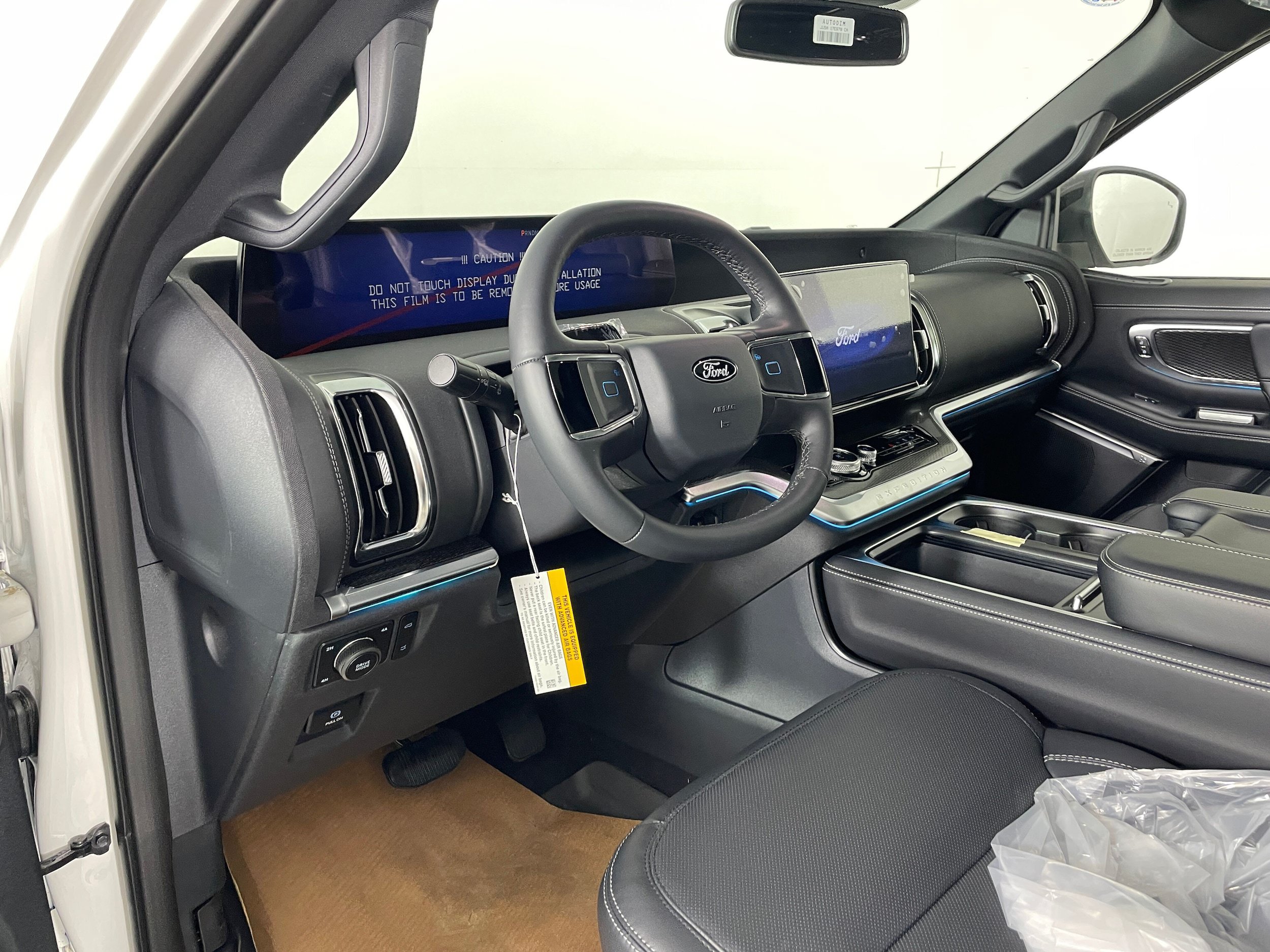 New 2026 Ford Expedition Platinum w/ Stealth Performance Package AWD/4WD image 2