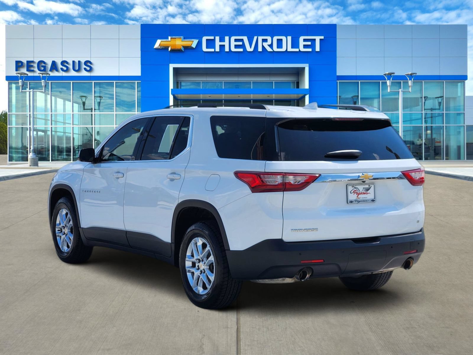 Used 2019 Chevrolet Traverse LT FWD image 4