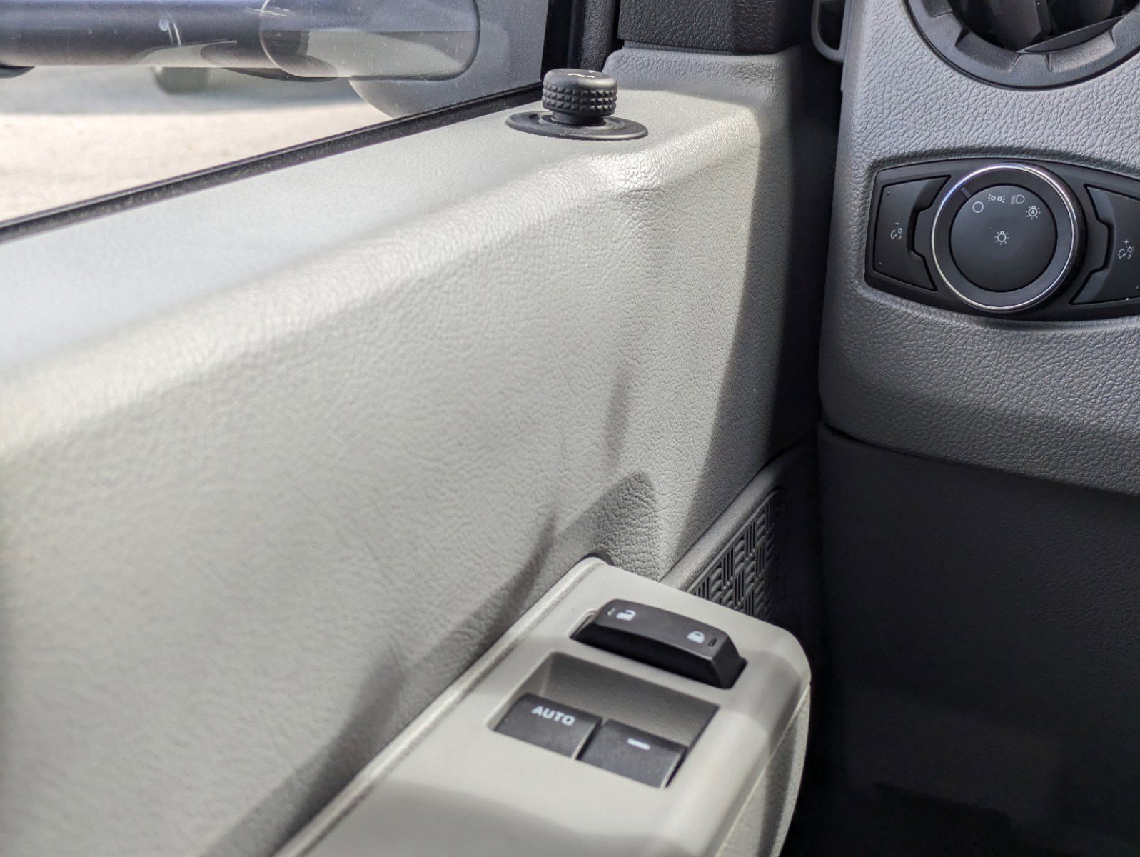 New 2025 Ford E-350 and Econoline 350 Super Duty w/ Power Equipment Group image 20