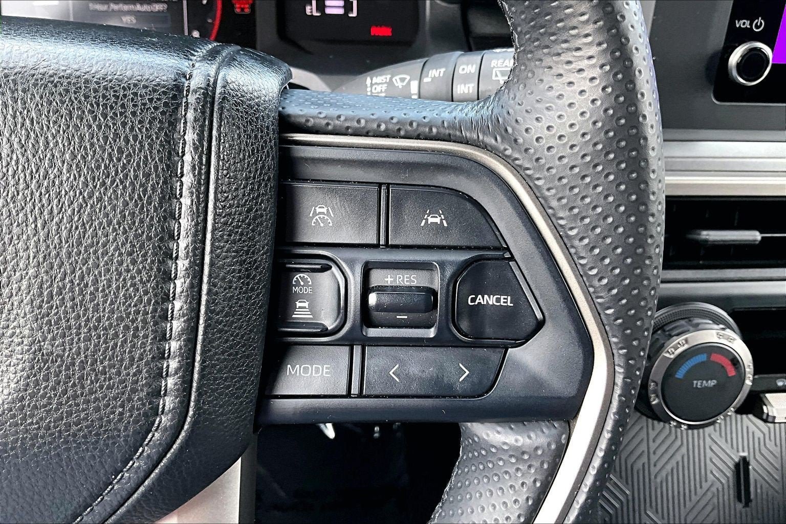Used 2025 Toyota 4Runner SR5 AWD/4WD image 18