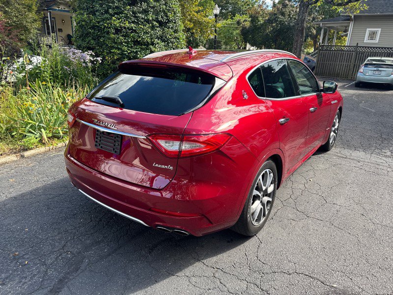 Used 2020 Maserati Levante GranLusso AWD/4WD image 5