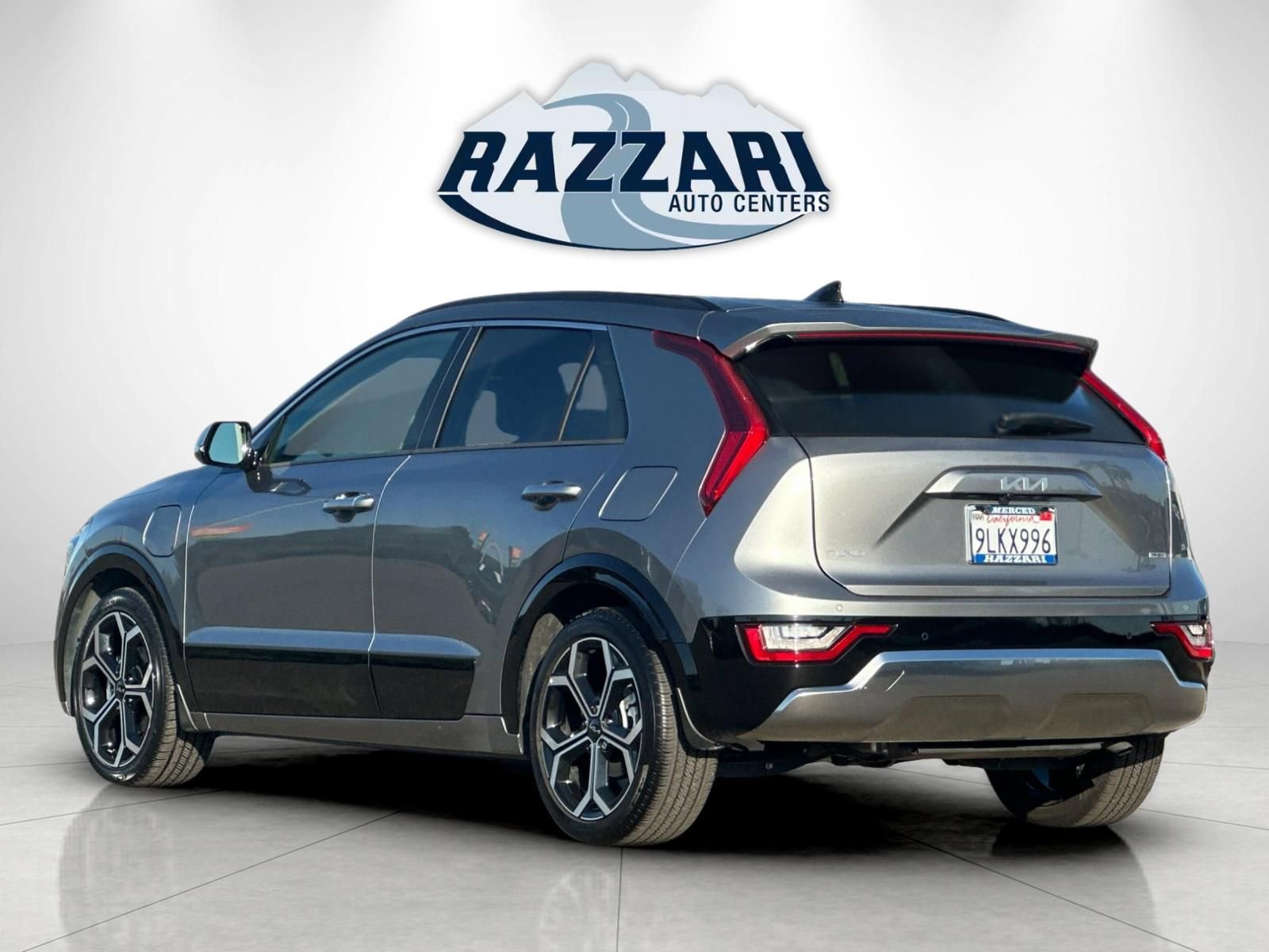 Used 2024 Kia Niro SX Touring image 5