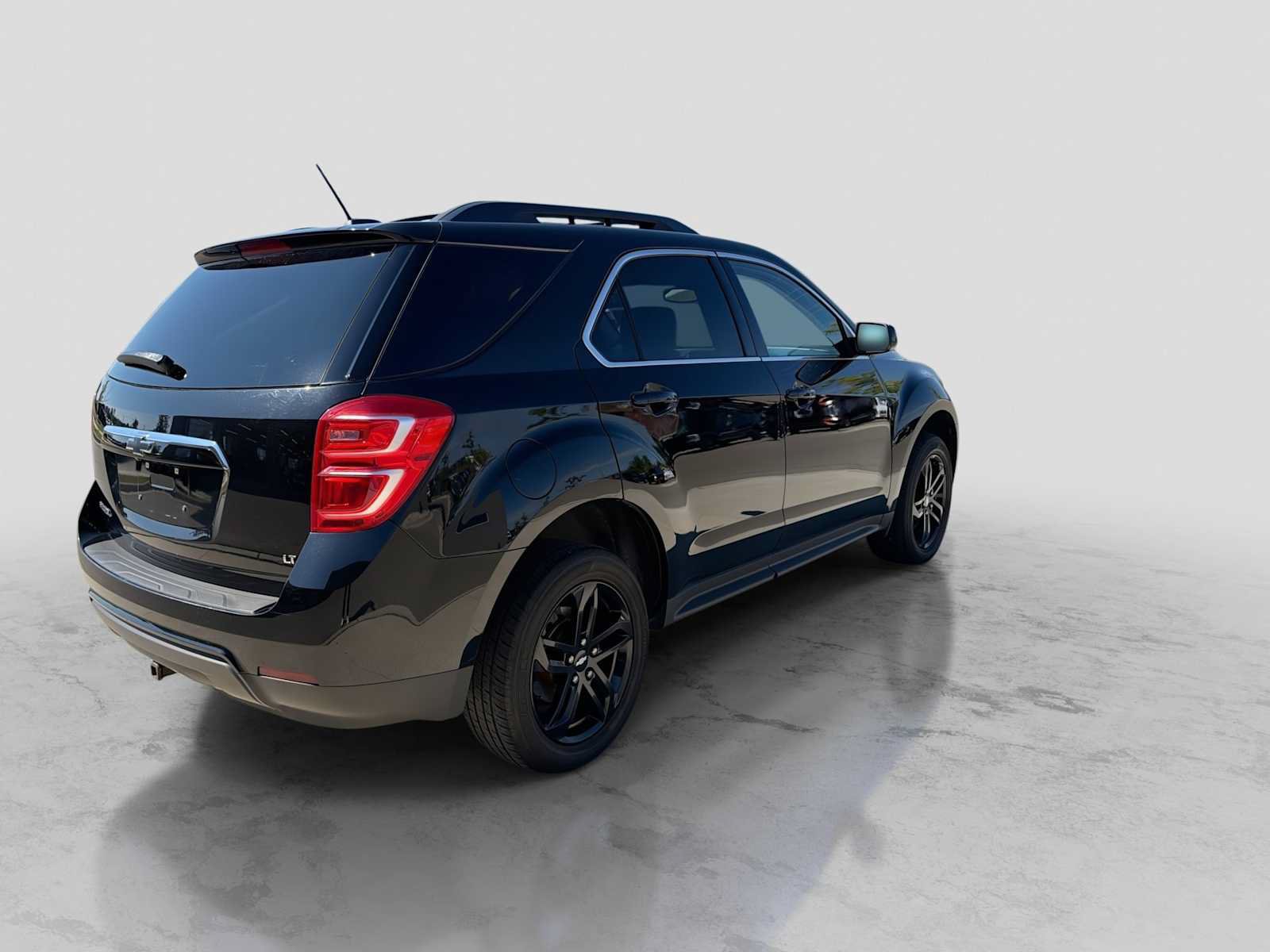 Used 2017 Chevrolet Equinox LT w/ Midnight Edition FWD image 6