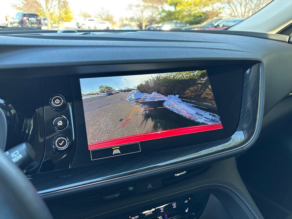 Used 2023 Buick Envision Essence image 36