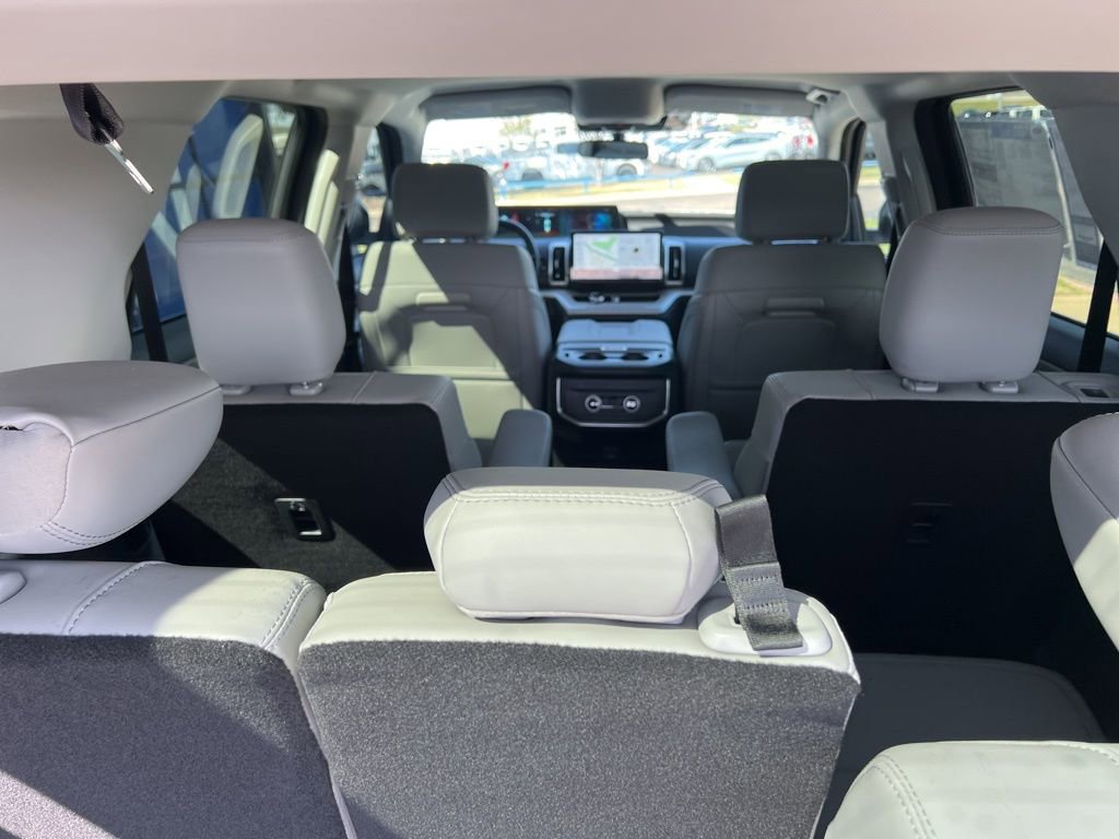 New 2026 Ford Expedition Active image 12