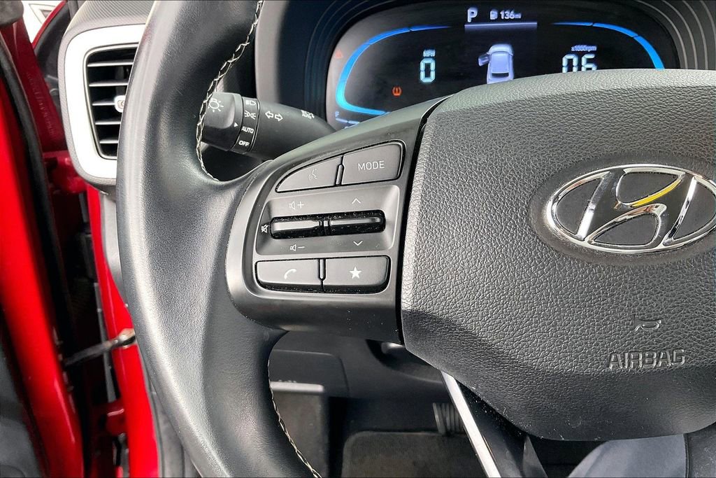 Used 2023 Hyundai Venue Limited FWD image 17