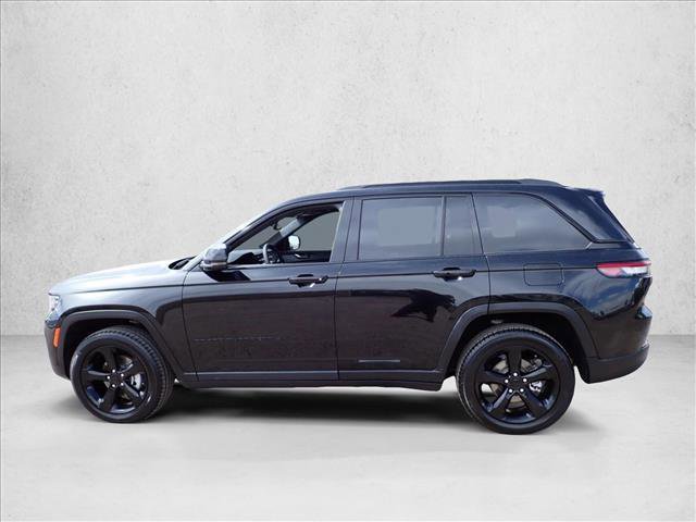 Used 2023 Jeep Grand Cherokee Altitude AWD/4WD image 2