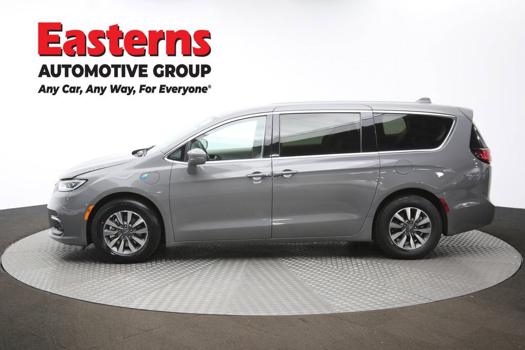 Used 2022 Chrysler Pacifica Touring-L image 60