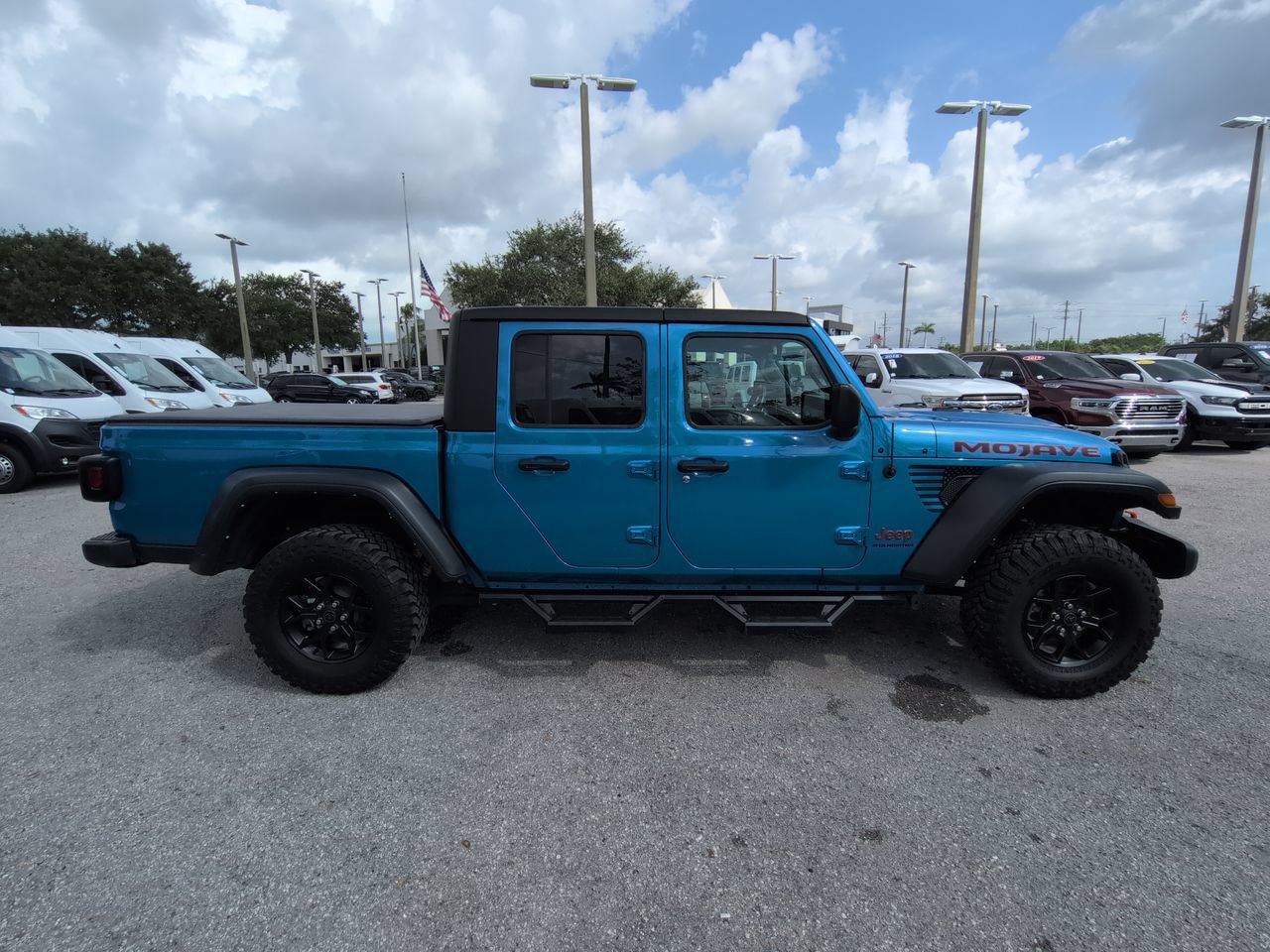 Used 2023 Jeep Gladiator Mojave AWD/4WD image 4