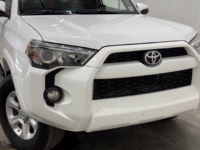 Used 2019 Toyota 4Runner SR5 AWD/4WD image 40