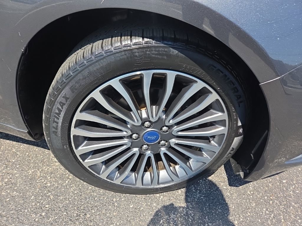 Used 2018 Ford Fusion Titanium FWD image 9