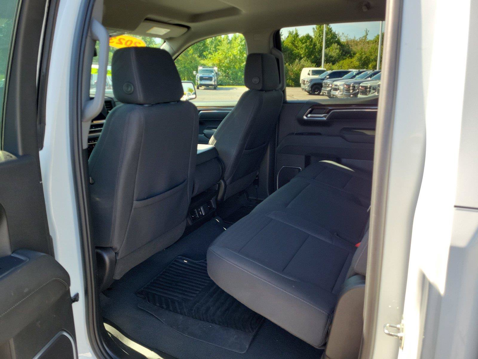 Used 2023 Chevrolet Silverado 1500 LT AWD/4WD image 12