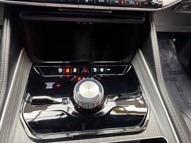 Used 2024 Jeep Wagoneer Series II w/ Flexible Seating Group image 19