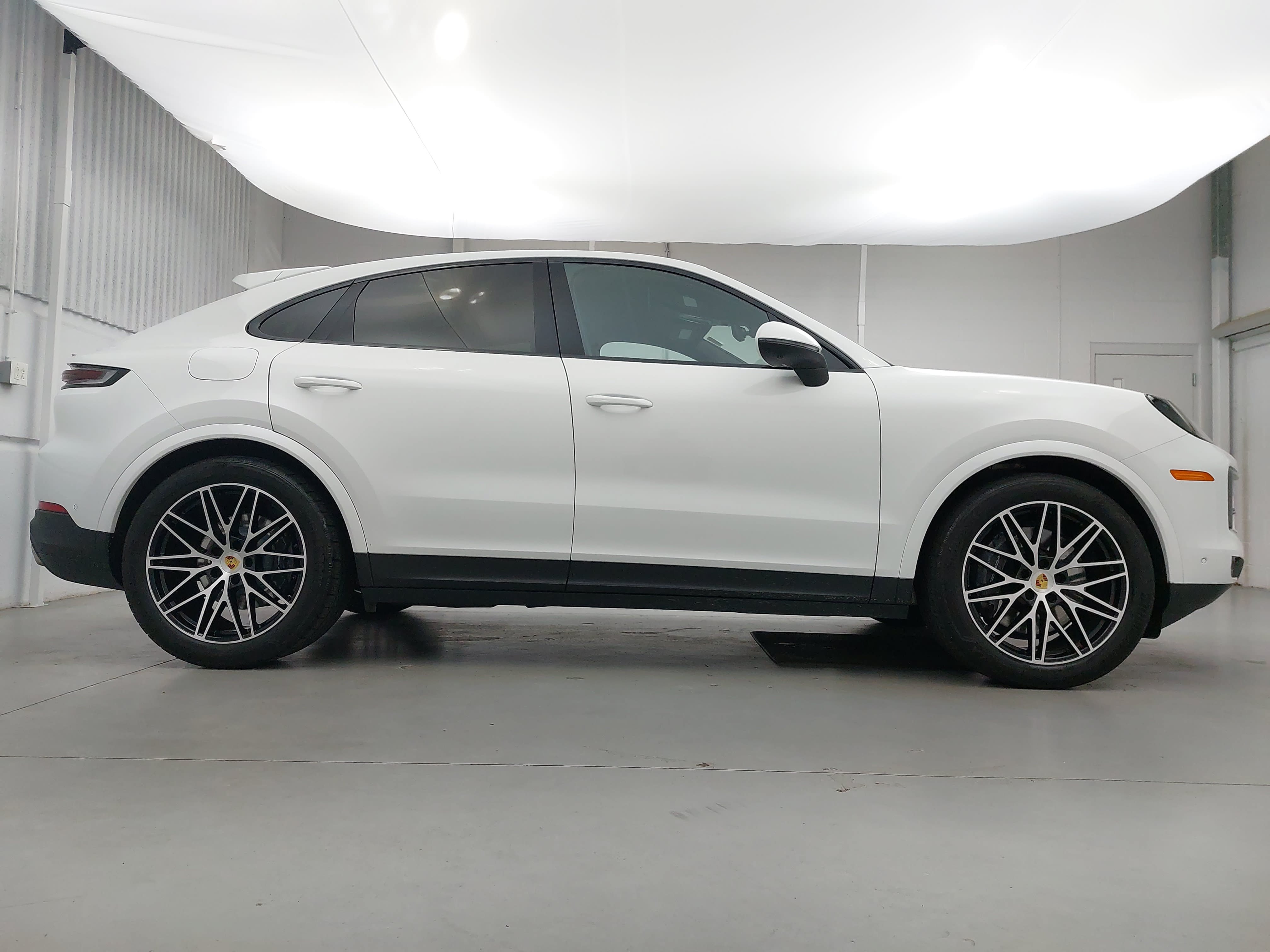 Certified 2024 Porsche Cayenne Coupe AWD/4WD image 8