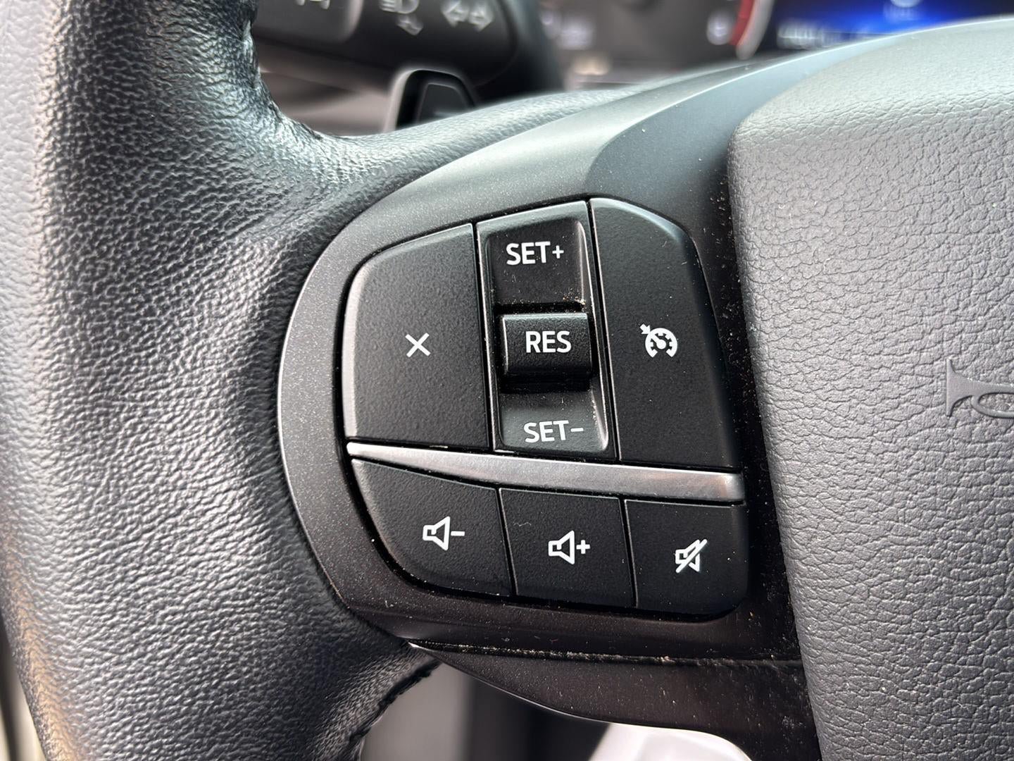 Used 2020 Ford Explorer XLT w/ Equipment Group 202A AWD/4WD image 10