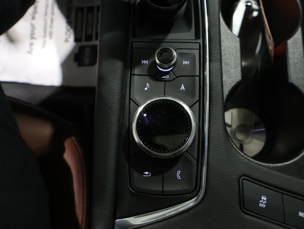 Used 2024 Cadillac XT5 Premium Luxury w/ LPO, Floor Liner Package image 39