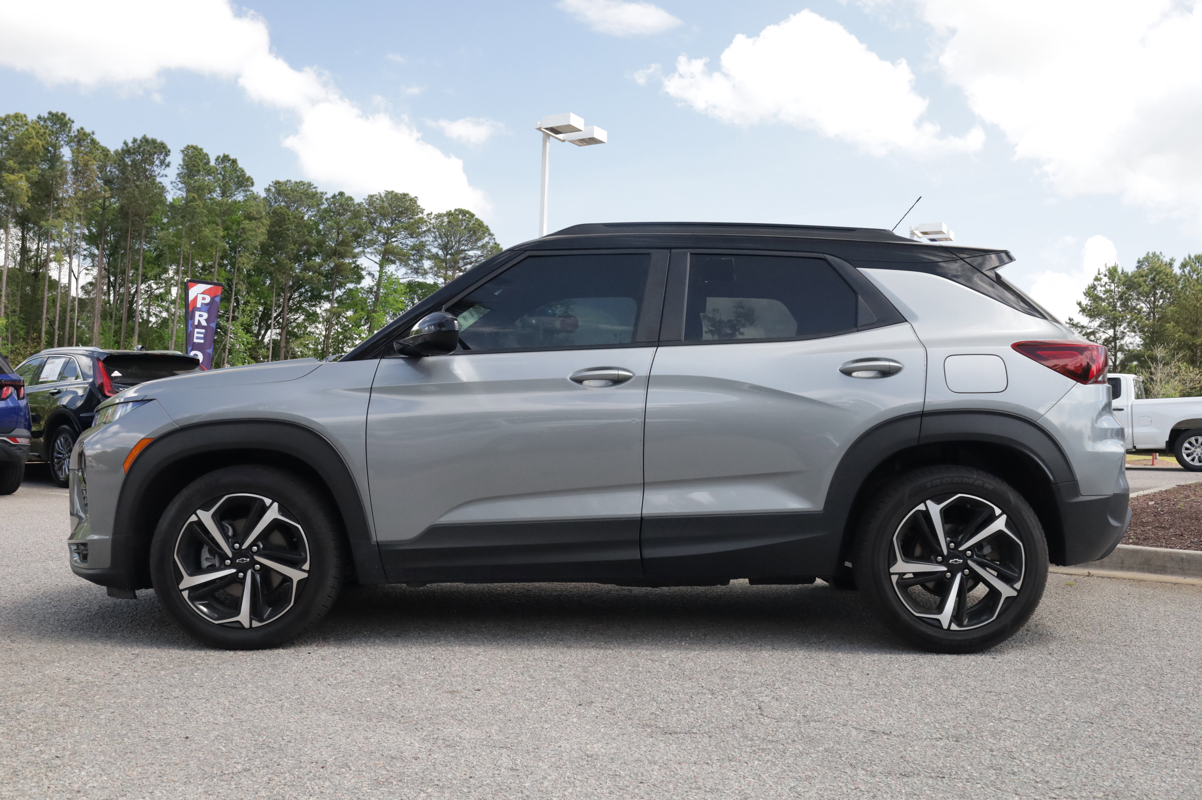 Used 2023 Chevrolet TrailBlazer RS w/ Convenience Package FWD image 2