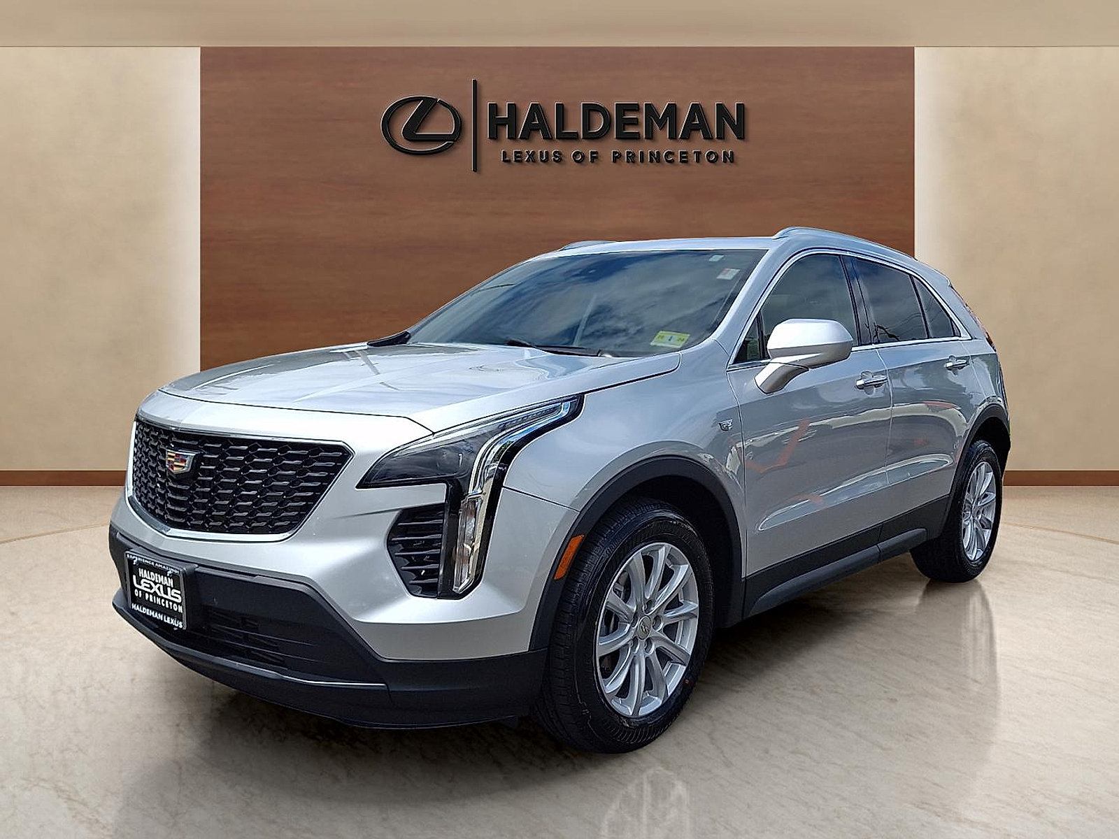 Used 2021 Cadillac XT4 Luxury w/ Cold Weather Package AWD/4WD image 3