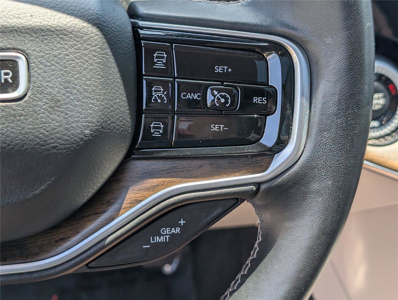 Used 2022 Jeep Grand Wagoneer Series I AWD/4WD image 29