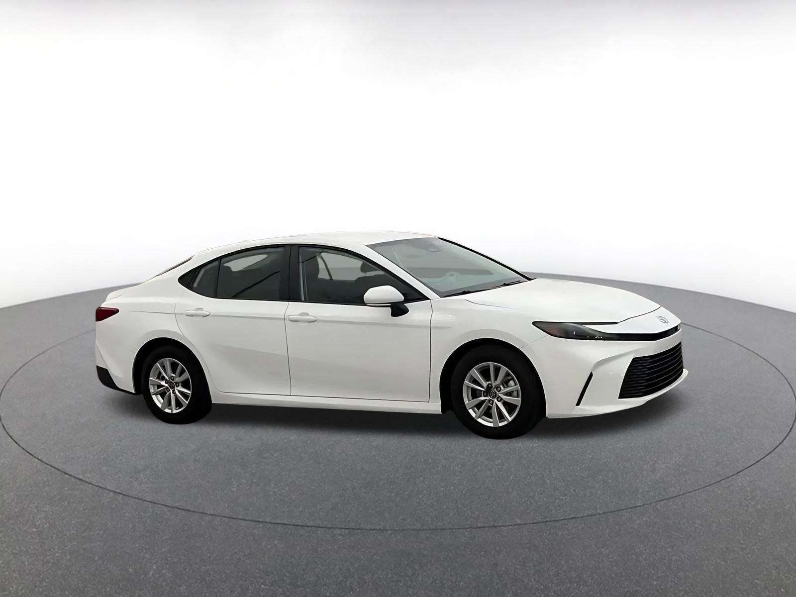 Used 2025 Toyota Camry LE image 2