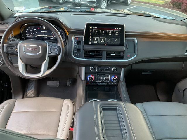 Used 2022 GMC Yukon SLT w/ SLT Premium Package image 4