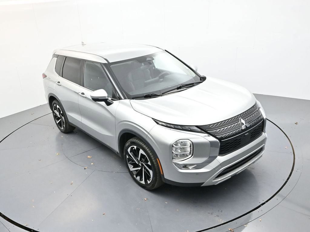 Used 2022 Mitsubishi Outlander SE image 17