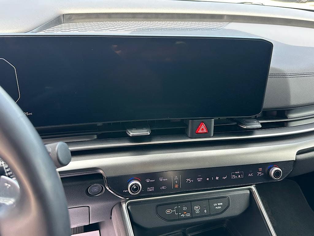 Used 2025 Kia Carnival SX w/ SX Dark Edition Package FWD image 26