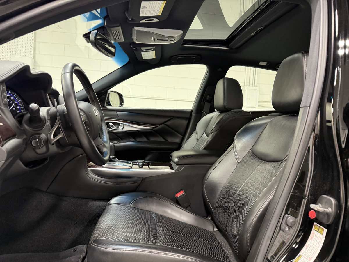Used 2016 INFINITI Q70 3.7 w/ Technology Package AWD/4WD image 16