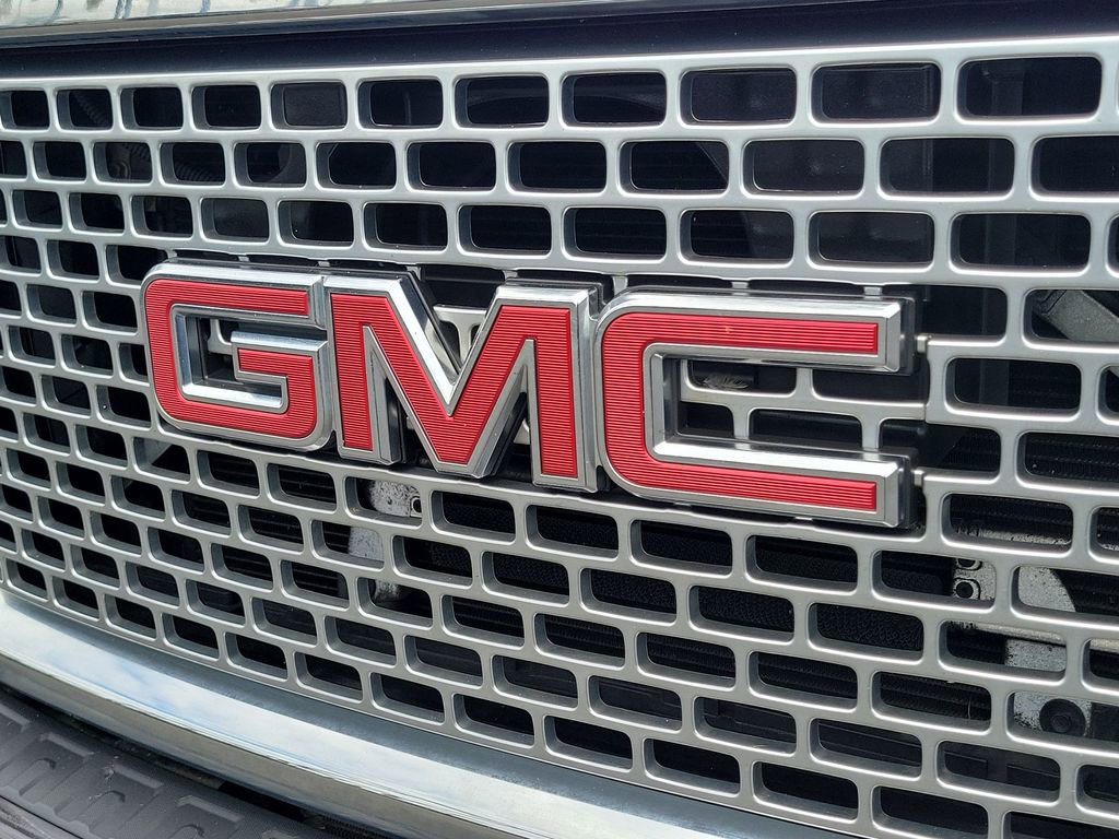 Used 2015 GMC Sierra 2500 Denali w/ Duramax Plus Package AWD/4WD image 29