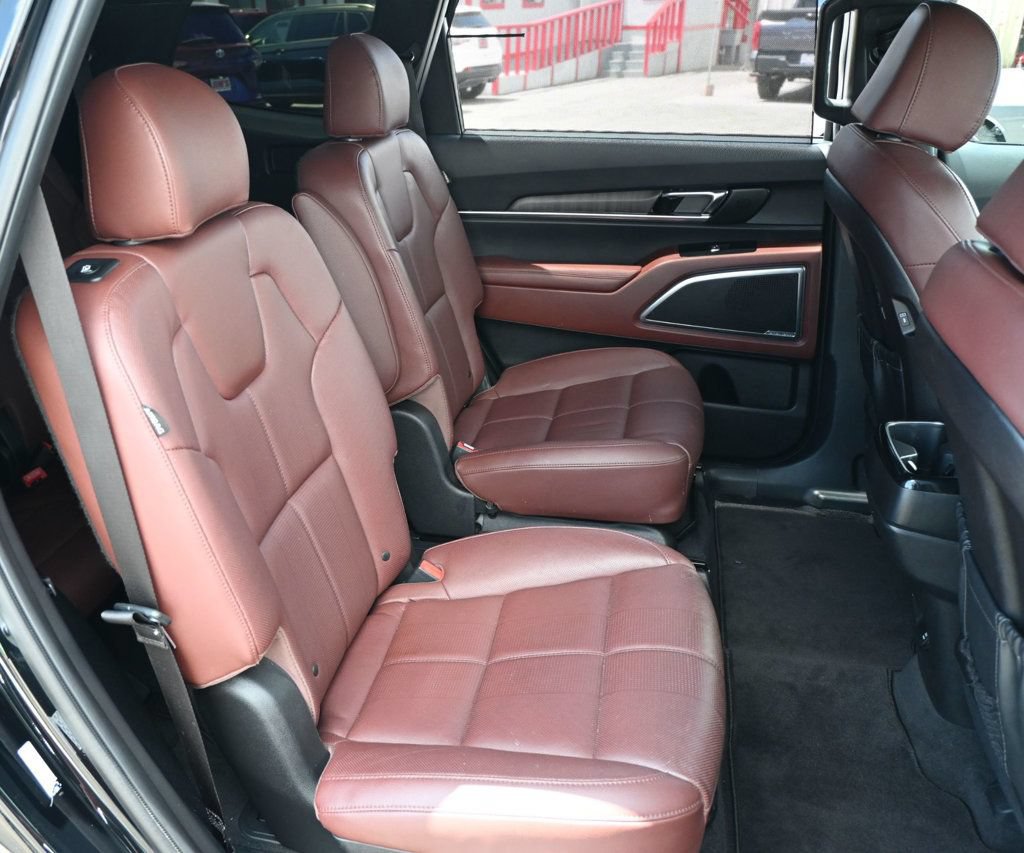 Used 2024 Kia Telluride SX w/ Towing Package FWD image 17