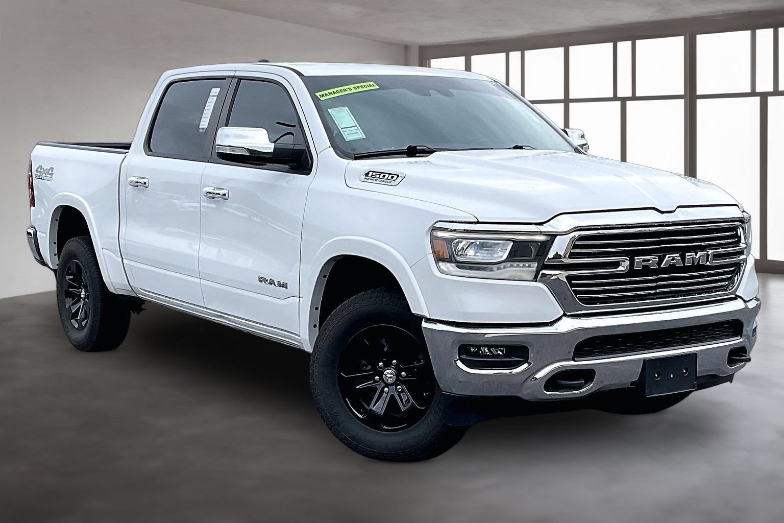 Used 2022 RAM 1500 Laramie w/ Off Road Group AWD/4WD image 1
