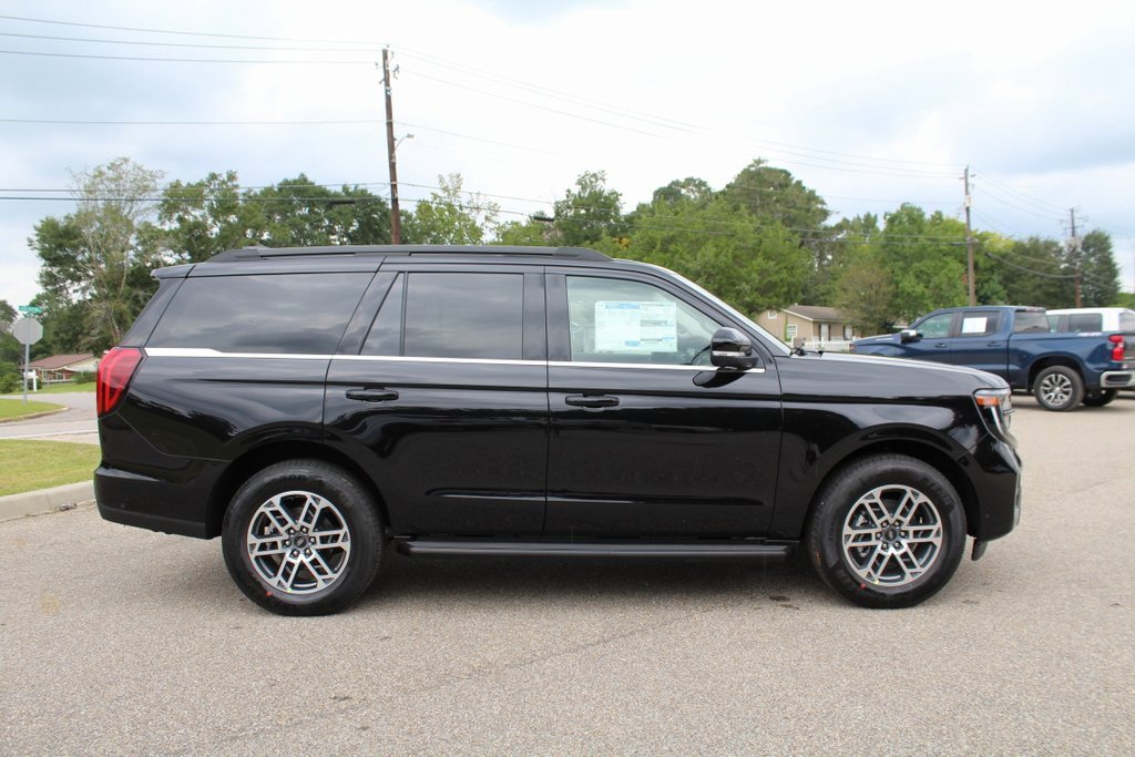 New 2025 Ford Expedition Active image 3