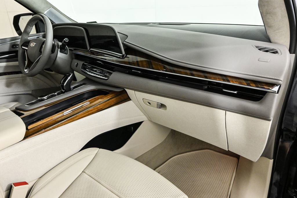 New 2024 Cadillac Escalade Sport Platinum w/ LPO, ONYX Package image 22