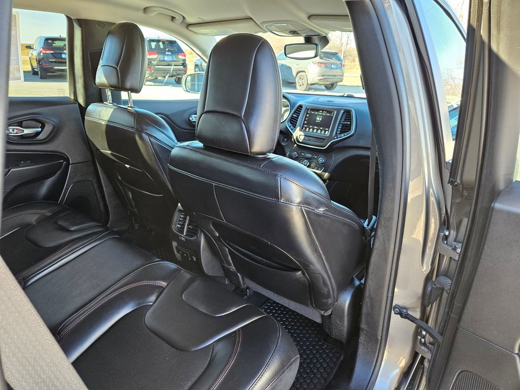 Used 2020 Jeep Cherokee Trailhawk w/ Cold Weather Group image 31