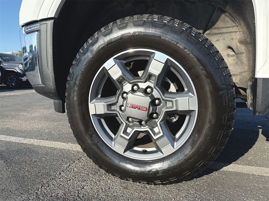 Used 2025 GMC Sierra 2500 SLT w/ SLT Premium Package image 10