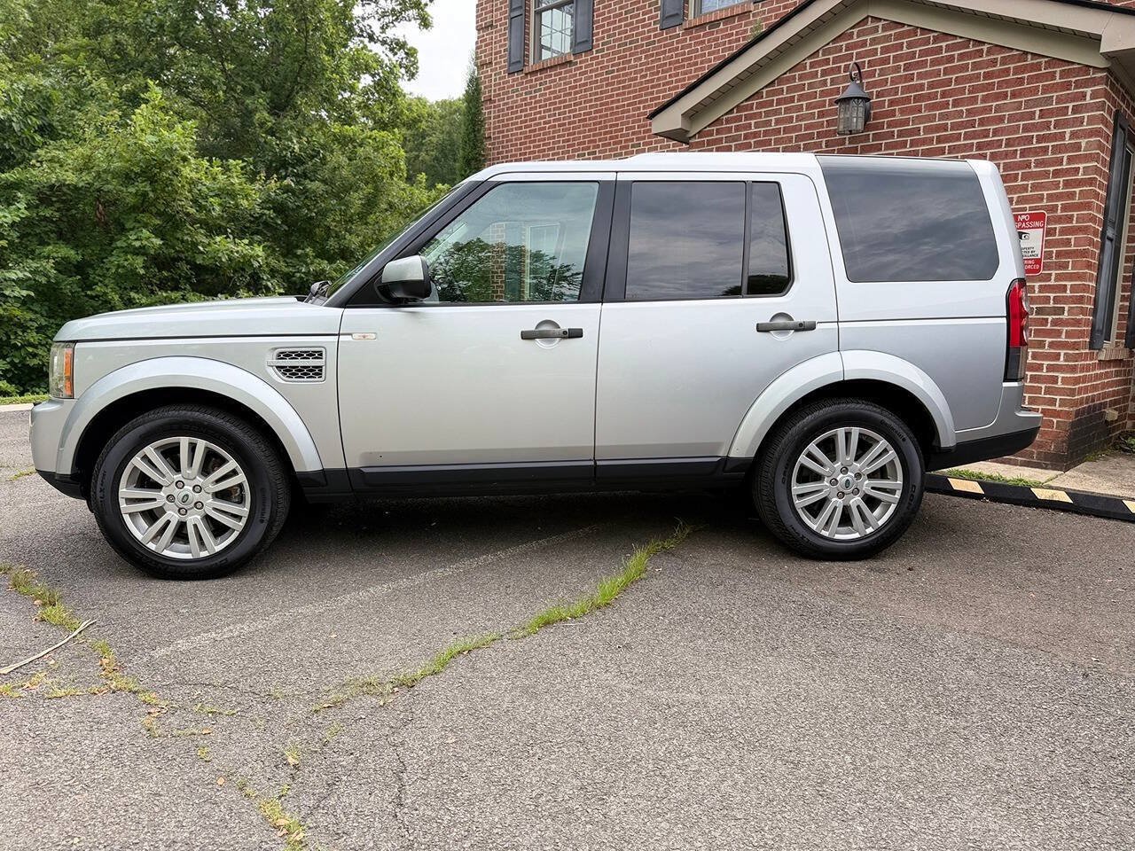 Used 2012 Land Rover LR4 HSE AWD/4WD image 2