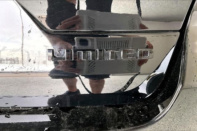 Used 2024 Jeep Grand Cherokee Limited w/ Luxury Tech Group II image 25